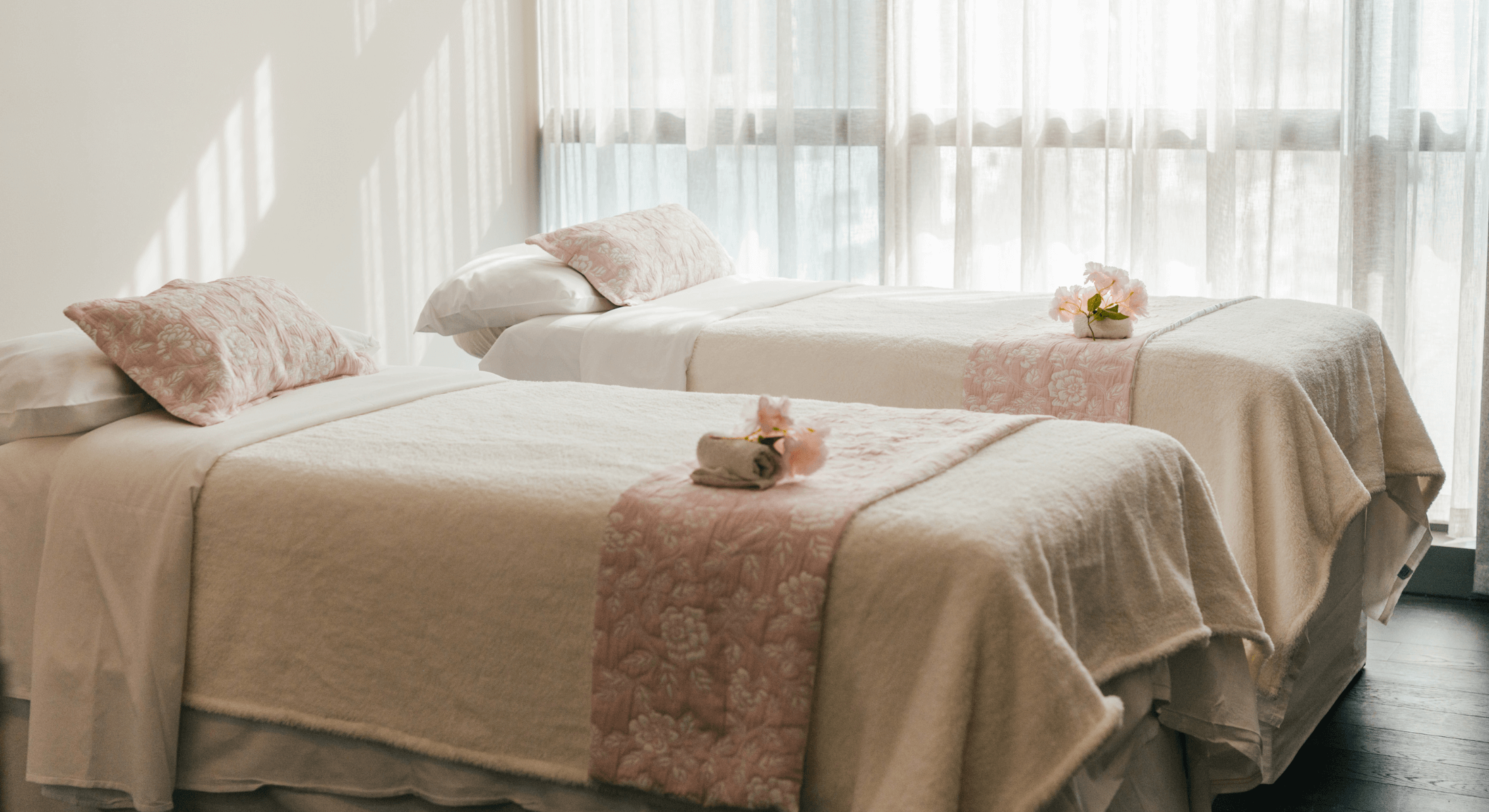 Keishi spa couples treatment beds