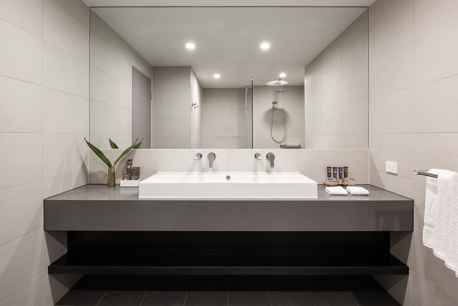 Novotel Perth Murray Street executive suite bathroom